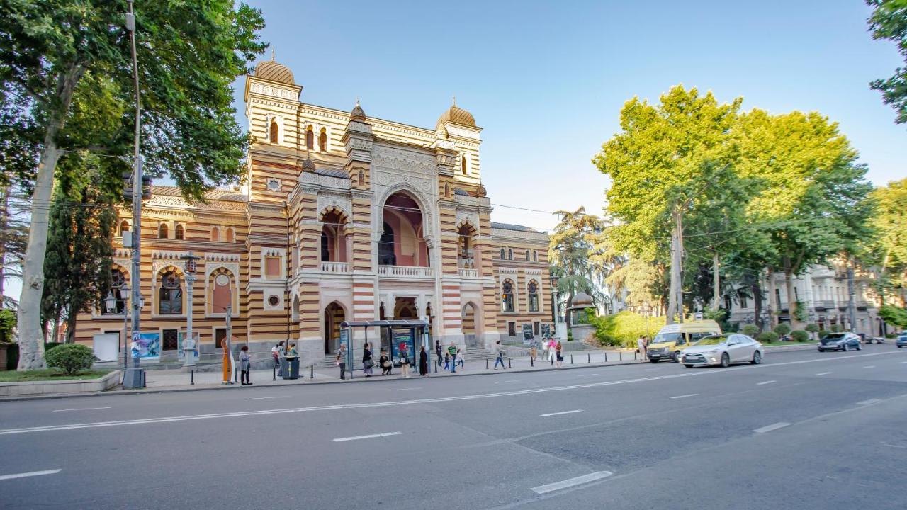 Near The Opera Apartment Tbilisi ภายนอก รูปภาพ