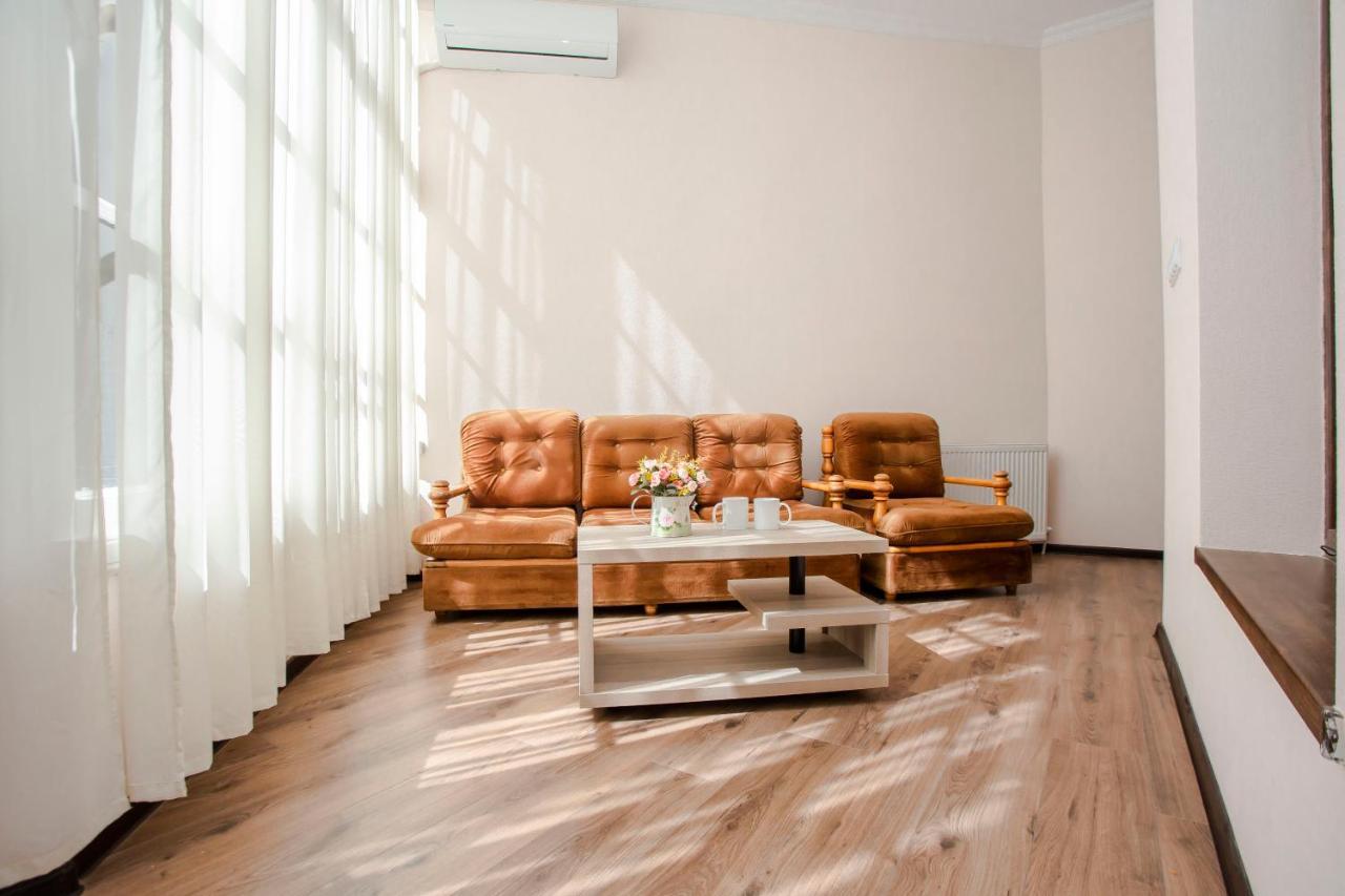 Near The Opera Apartment Tbilisi ภายนอก รูปภาพ