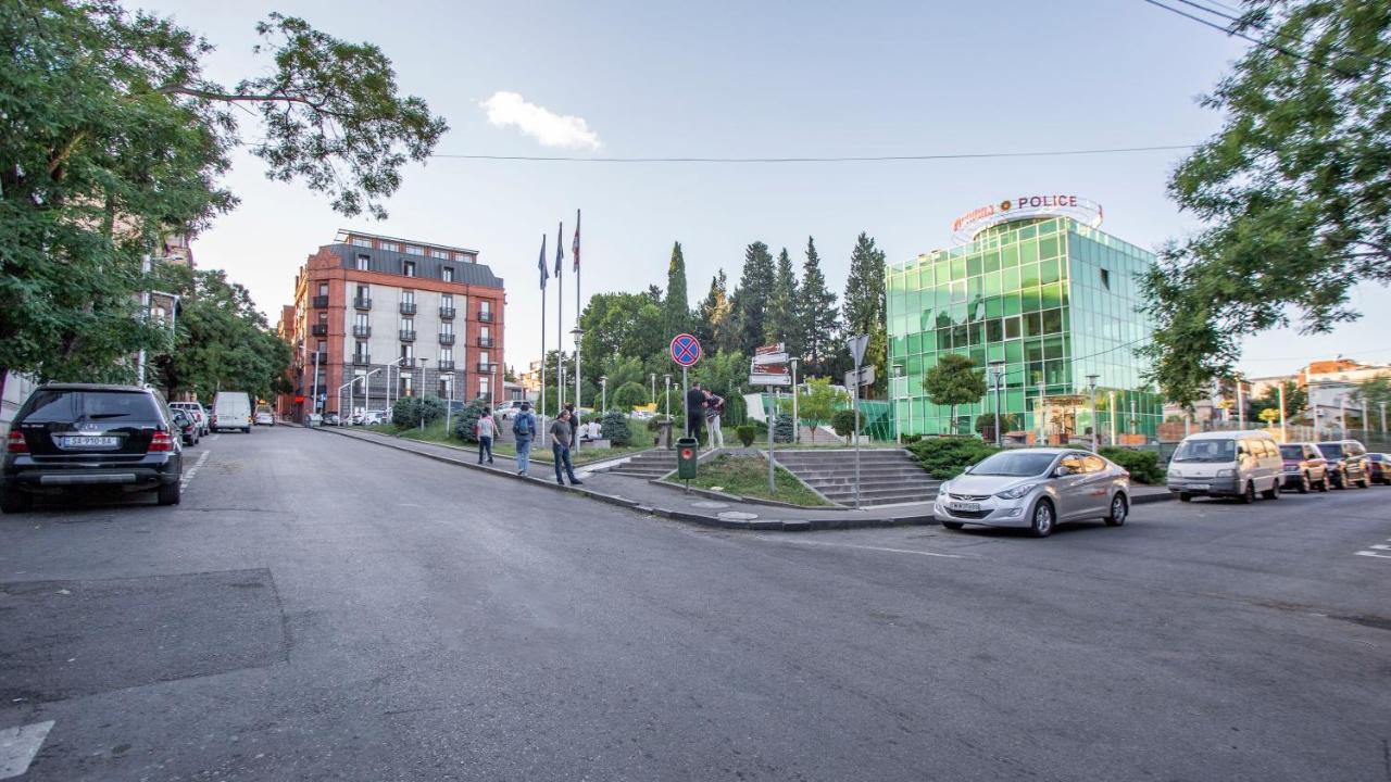 Near The Opera Apartment Tbilisi ภายนอก รูปภาพ
