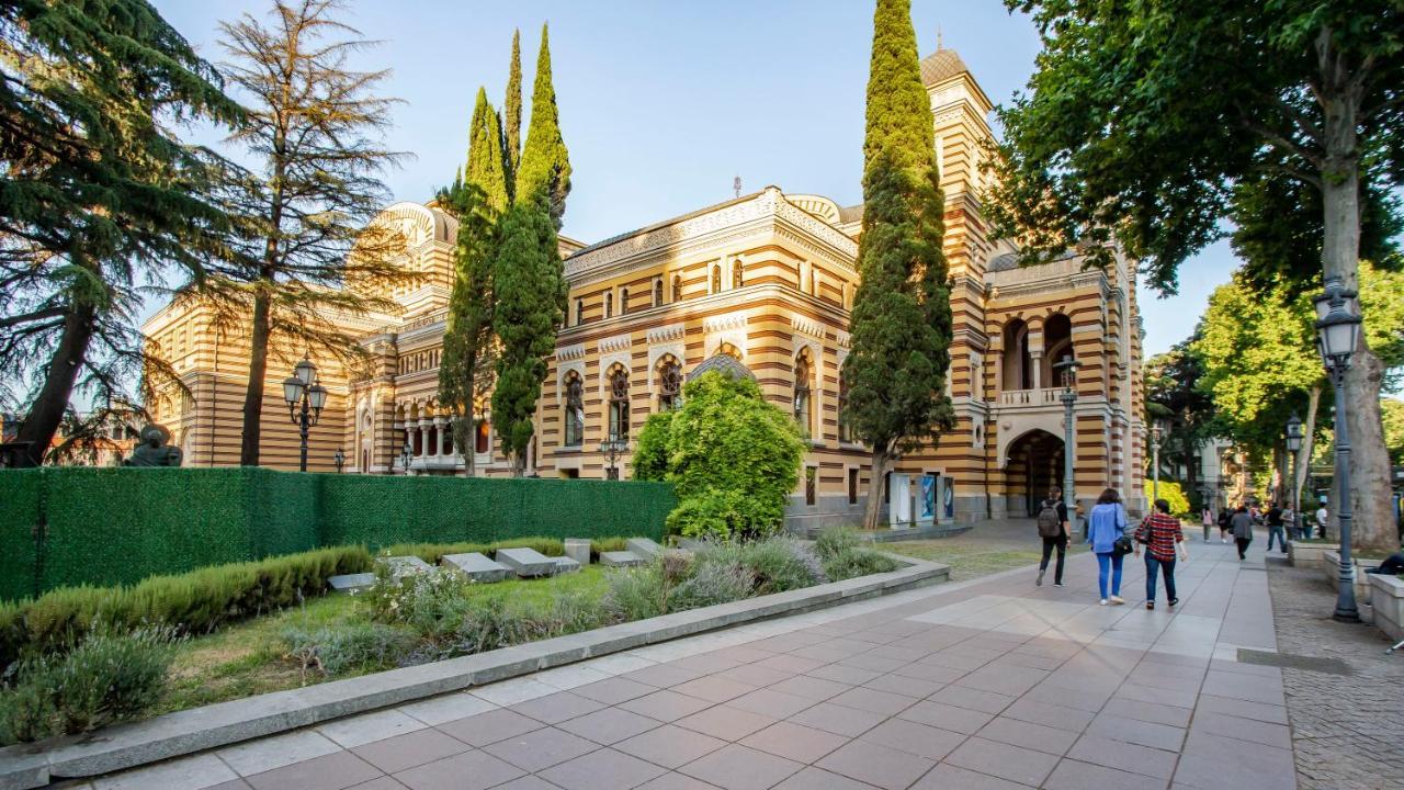 Near The Opera Apartment Tbilisi ภายนอก รูปภาพ