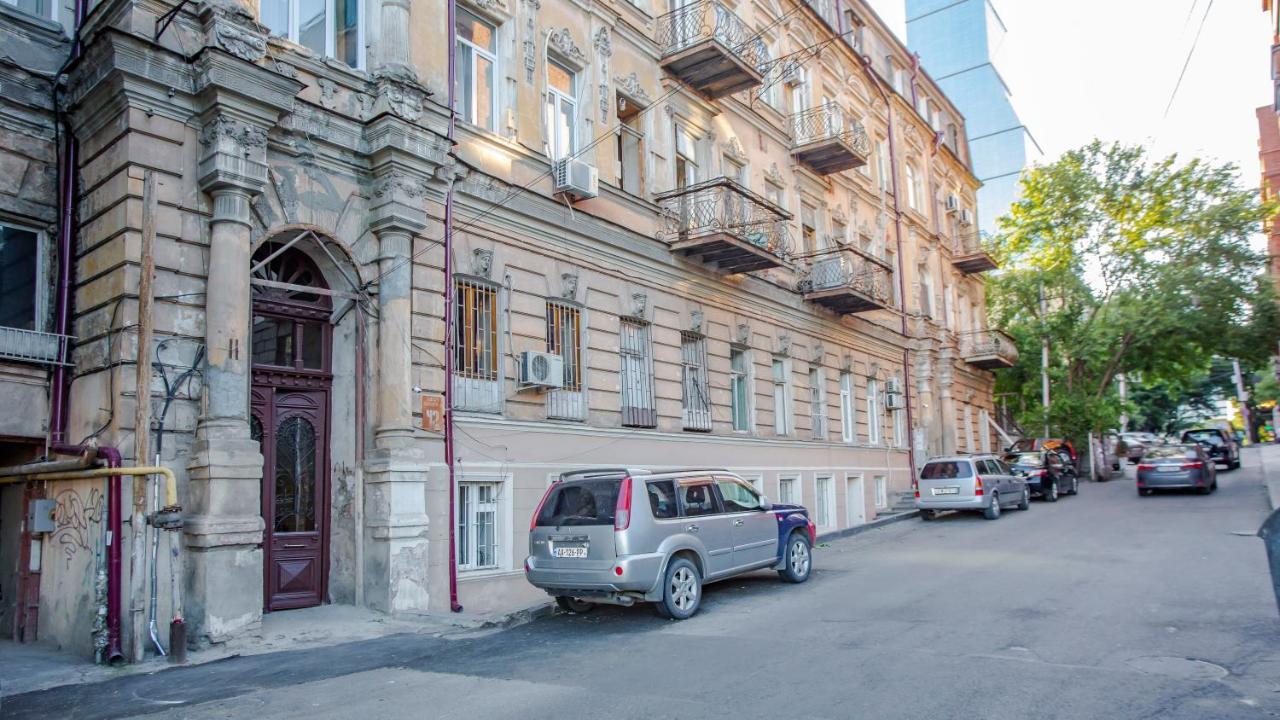 Near The Opera Apartment Tbilisi ภายนอก รูปภาพ