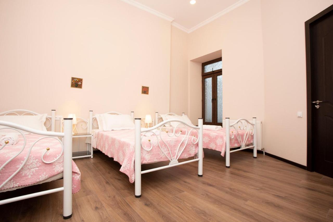 Near The Opera Apartment Tbilisi ภายนอก รูปภาพ