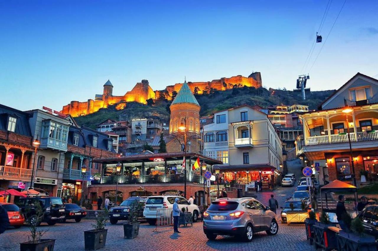 Near The Opera Apartment Tbilisi ภายนอก รูปภาพ