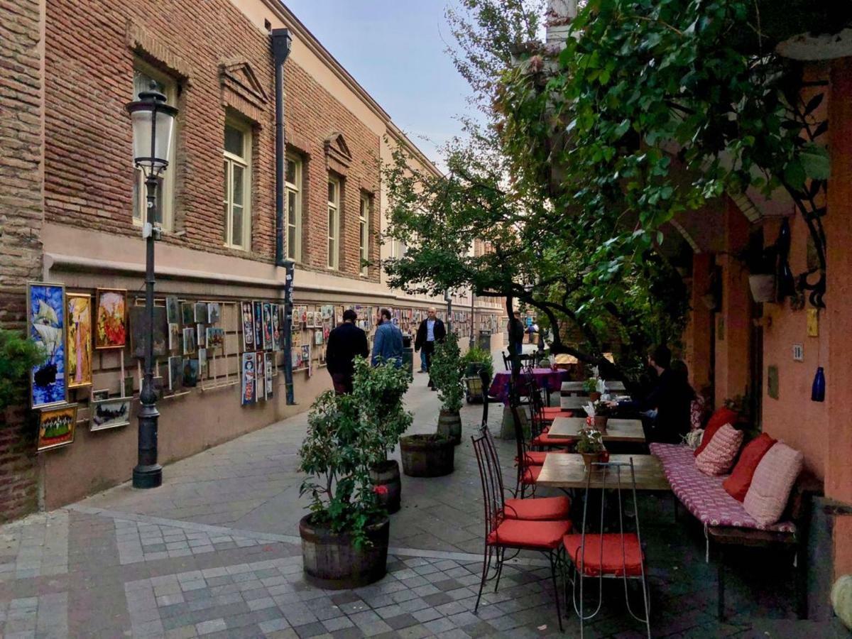 Near The Opera Apartment Tbilisi ภายนอก รูปภาพ
