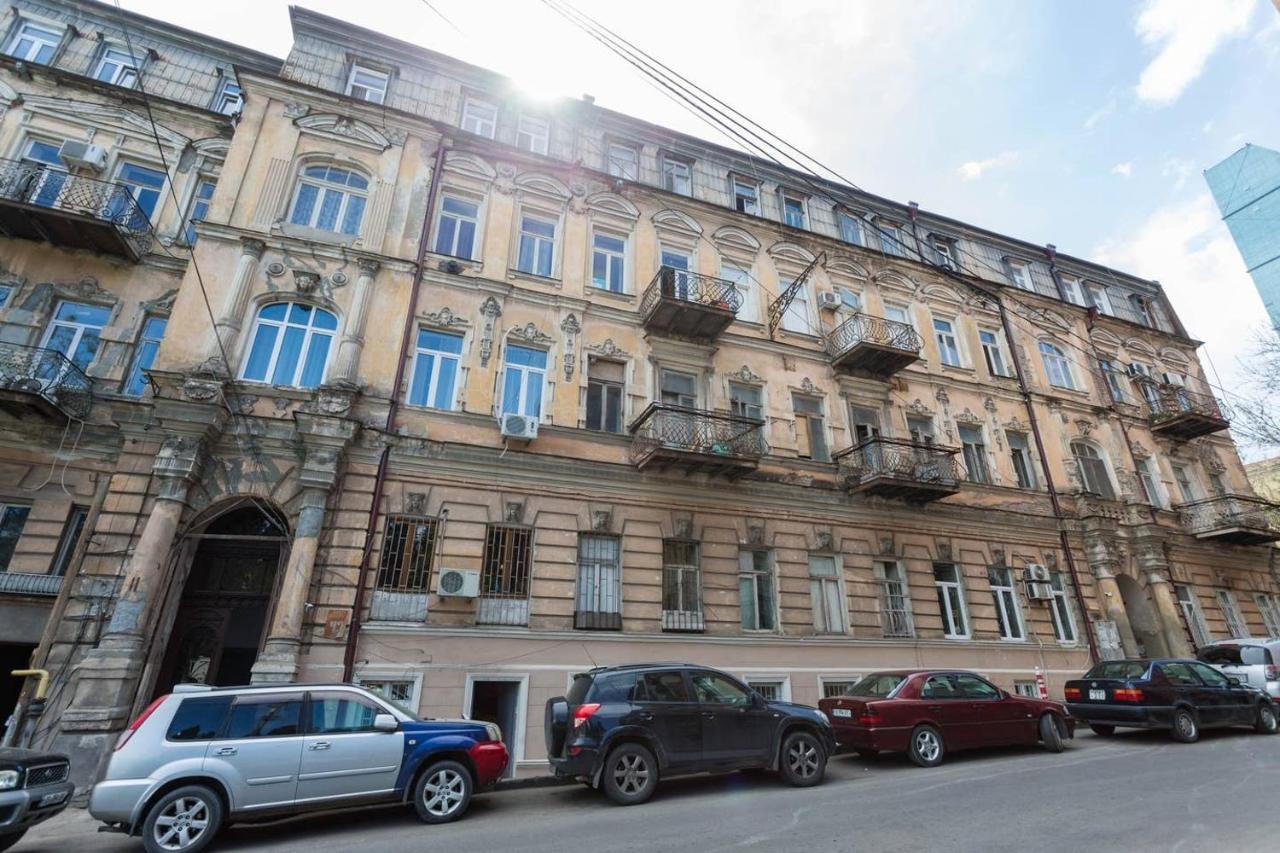 Near The Opera Apartment Tbilisi ภายนอก รูปภาพ